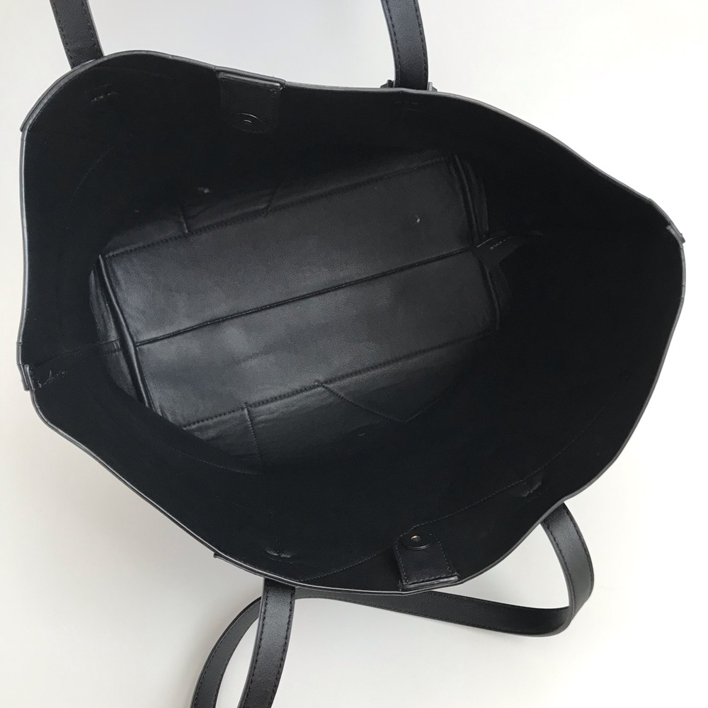 Kendall and Kylie Izzy Star Tote Black - Picture 6 of 8